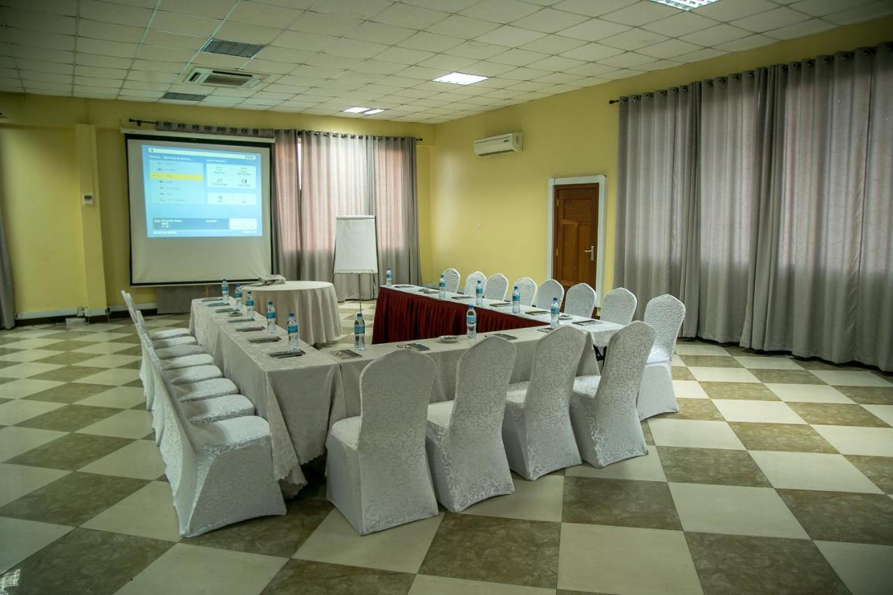 Kebbys Hotel Dar es Salaam Exterior photo