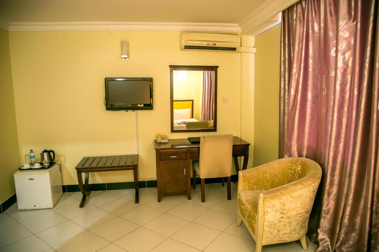 Kebbys Hotel Dar es Salaam Exterior photo