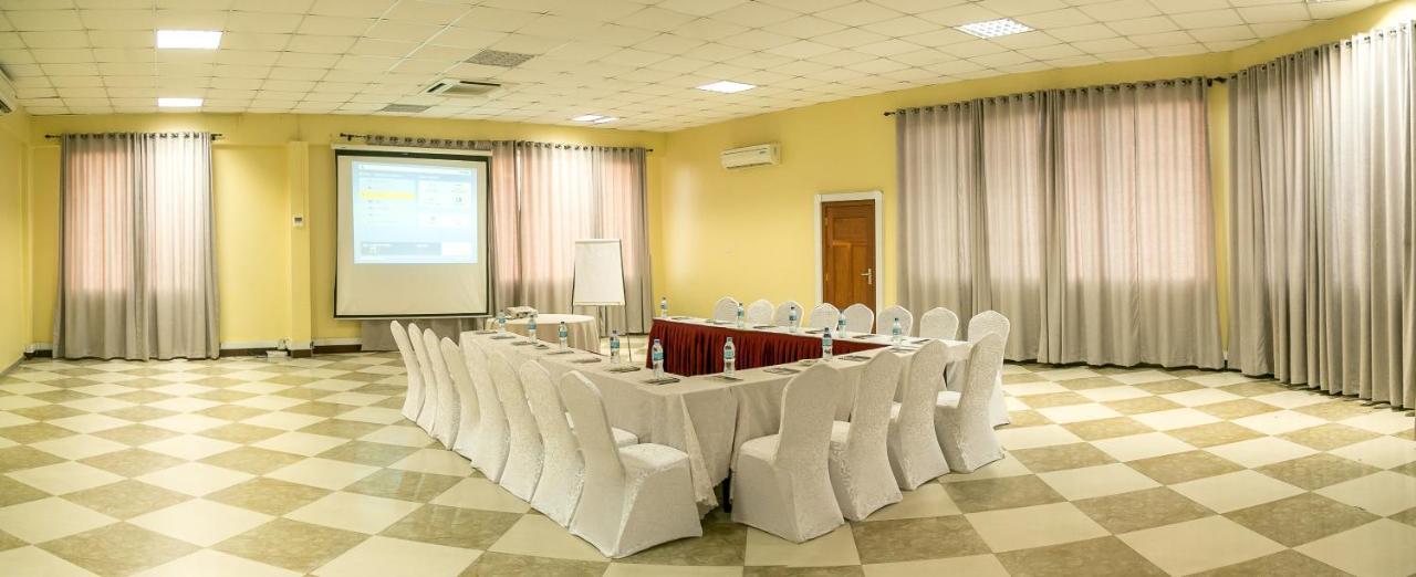Kebbys Hotel Dar es Salaam Exterior photo